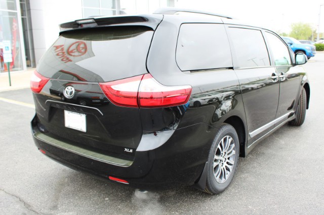 New 2019 Toyota Sienna Xle Premium Front Wheel Drive Minivan Van